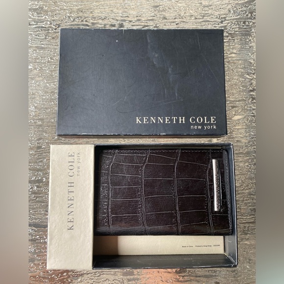 Kenneth Cole New York Dark Brown Croc-Embossed Card Holder Italian Calfskin - Picture 6 of 6